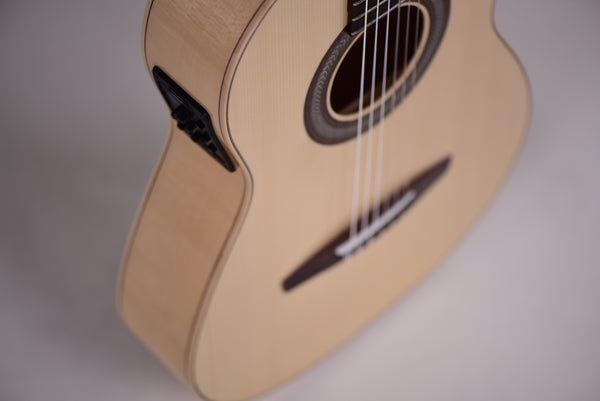 Altamira Fusion FZ-1 Classical Guitar Spruce Maple Pickup